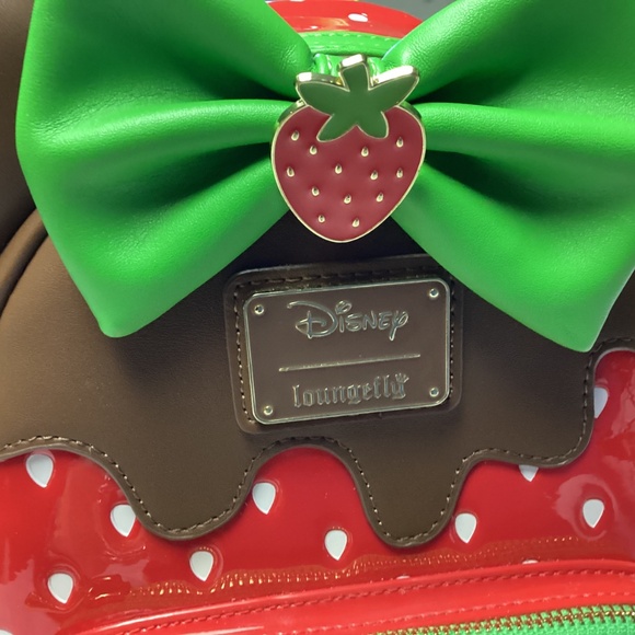 LOUNGEFLY BACK PACK STRAWBERRIES SO SO RARE. DISNEY PARKS💚♥️💚♥️💚♥️